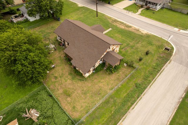204 Brewster Ave, Florence, TX 76527