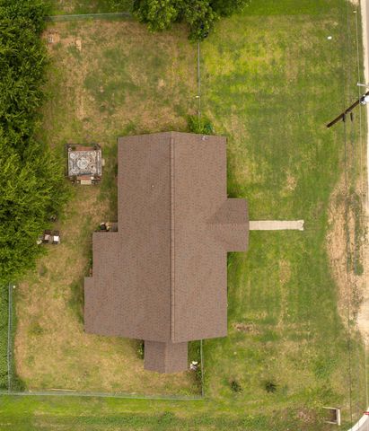 204 Brewster Ave, Florence, TX 76527