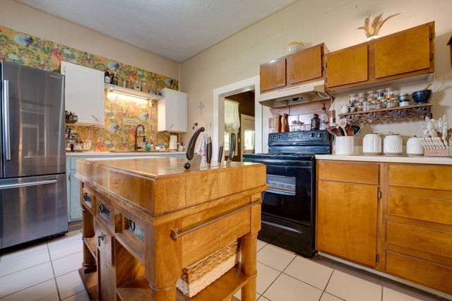204 Brewster Ave, Florence, TX 76527