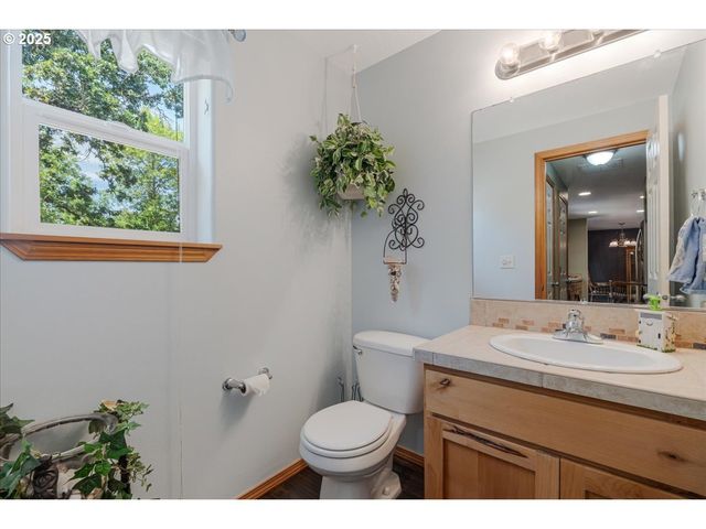 461 E AIRPARK Way, Newberg, OR 97132