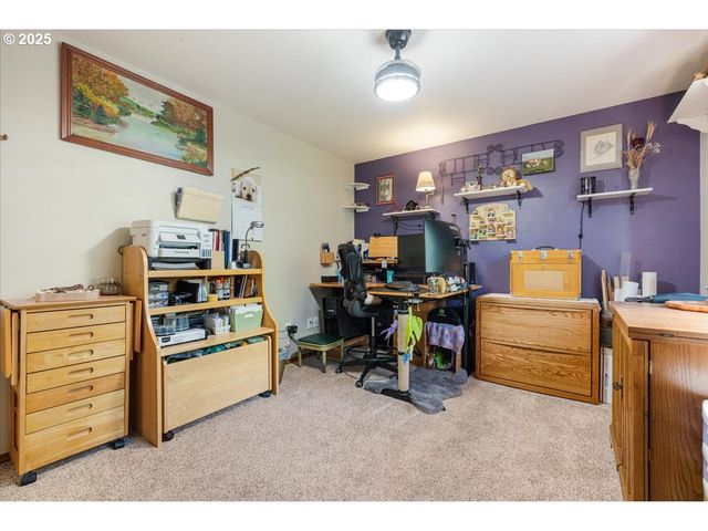461 E AIRPARK Way, Newberg, OR 97132