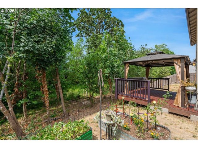 461 E AIRPARK Way, Newberg, OR 97132