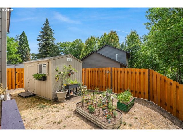 461 E AIRPARK Way, Newberg, OR 97132