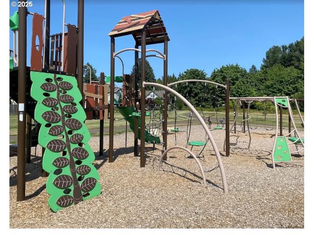 461 E AIRPARK Way, Newberg, OR 97132
