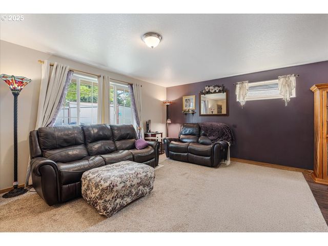 461 E AIRPARK Way, Newberg, OR 97132