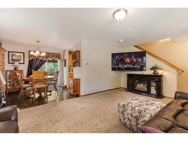 461 E AIRPARK Way, Newberg, OR 97132