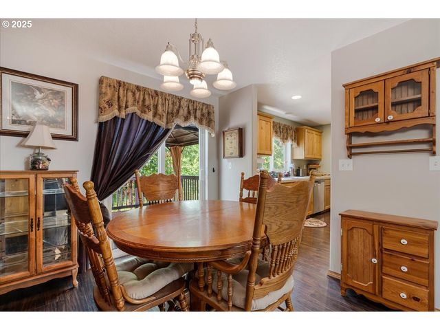 461 E AIRPARK Way, Newberg, OR 97132