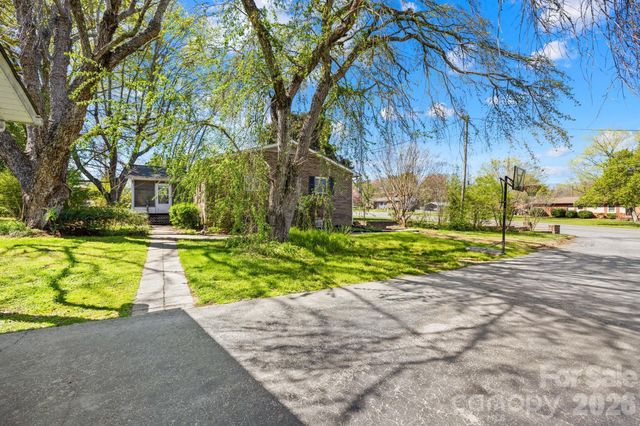 6711 Old Mocksville Road, Salisbury, NC 28144