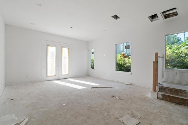 1504 Hussion St, Houston, TX 77003