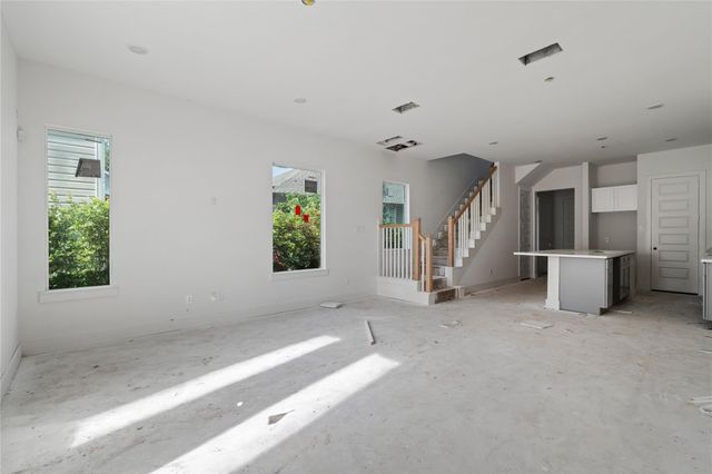 1504 Hussion St, Houston, TX 77003