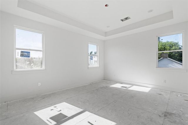 1504 Hussion St, Houston, TX 77003