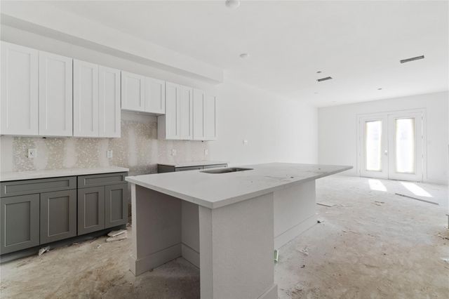 1504 Hussion St, Houston, TX 77003