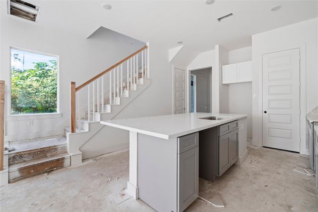 1504 Hussion St, Houston, TX 77003