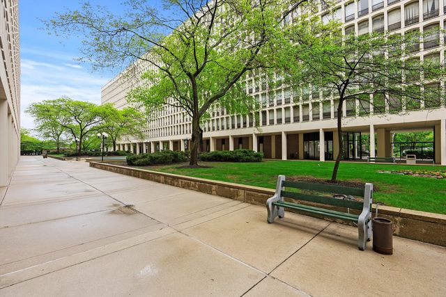 1450 E 55th Place 317S, Chicago, IL 60637