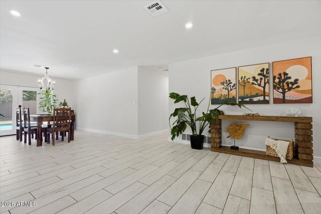 735 E NORTHERN Avenue, Phoenix, AZ 85020