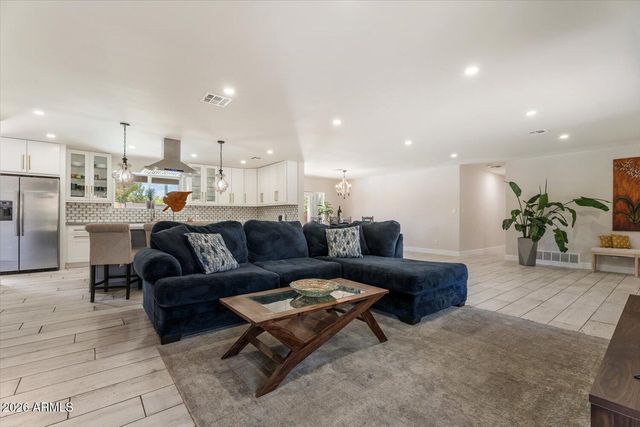 735 E NORTHERN Avenue, Phoenix, AZ 85020