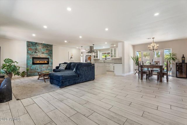 735 E NORTHERN Avenue, Phoenix, AZ 85020