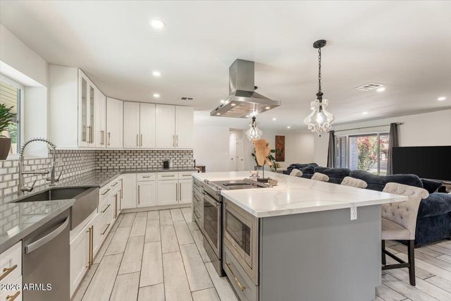 735 E NORTHERN Avenue, Phoenix, AZ 85020
