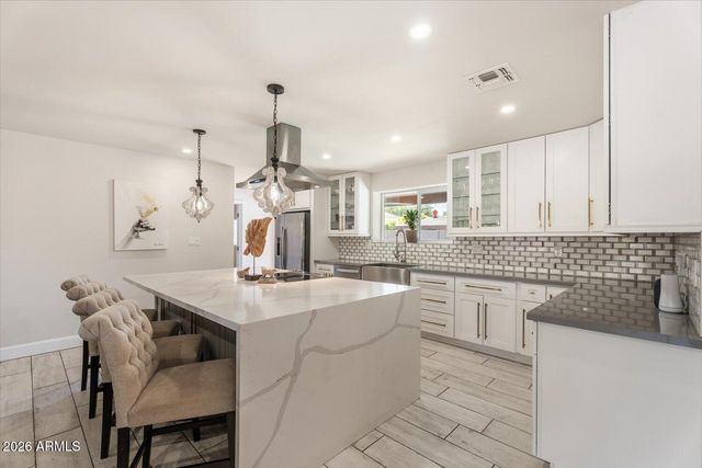 735 E NORTHERN Avenue, Phoenix, AZ 85020