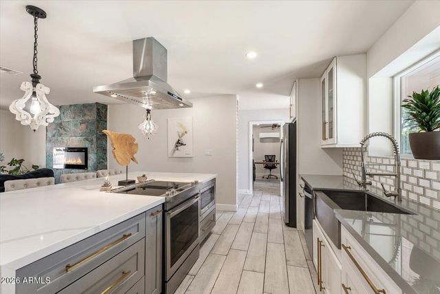 735 E NORTHERN Avenue, Phoenix, AZ 85020