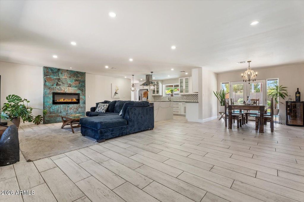 735 E NORTHERN Avenue, Phoenix, AZ 85020 — photo 4