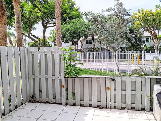 1827 NE 15th Avenue NE 1827, Fort Lauderdale, FL 33305
