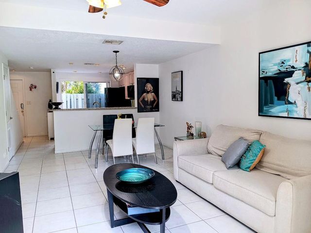 1827 NE 15th Avenue NE 1827, Fort Lauderdale, FL 33305