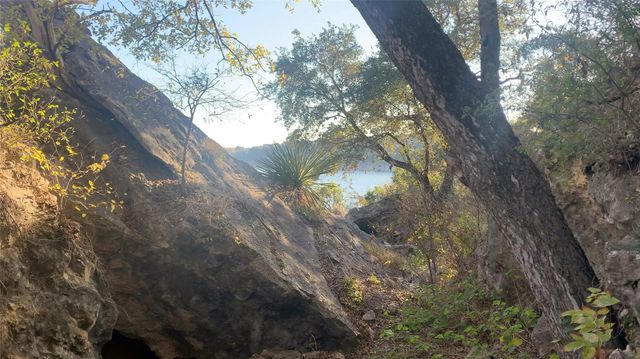 25555 Pedernales Point DR, Spicewood, TX 78669