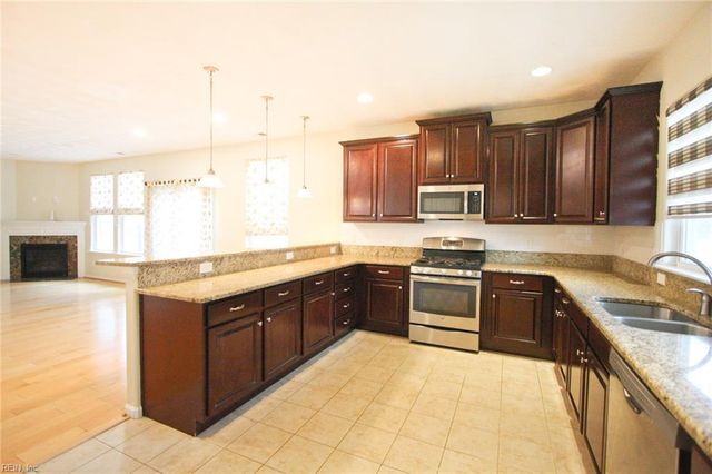 304 Ford DR, Suffolk, VA 23435