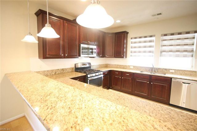 304 Ford DR, Suffolk, VA 23435