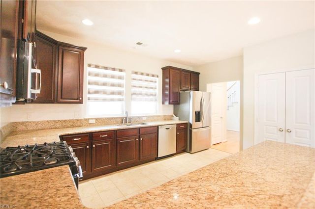 304 Ford DR, Suffolk, VA 23435