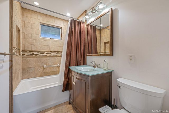 1432 Gardiner Drive, Bay Shore, NY 11706