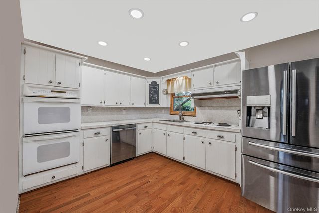 1432 Gardiner Drive, Bay Shore, NY 11706