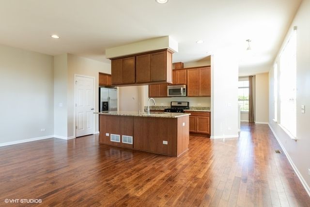 323 Aspen Pointe Road 323, Vernon Hills, IL 60061