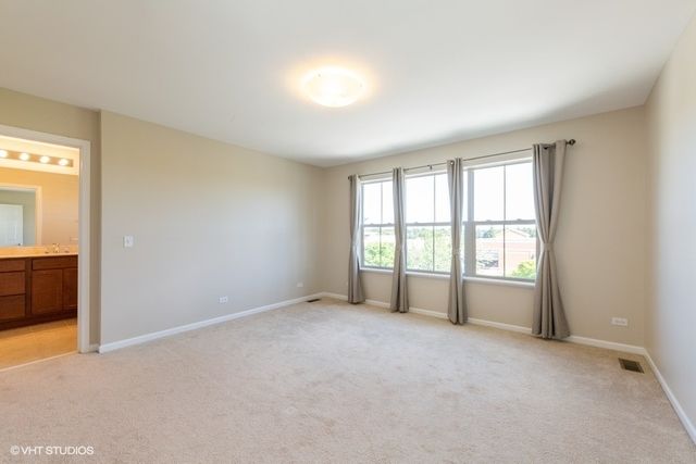 323 Aspen Pointe Road 323, Vernon Hills, IL 60061
