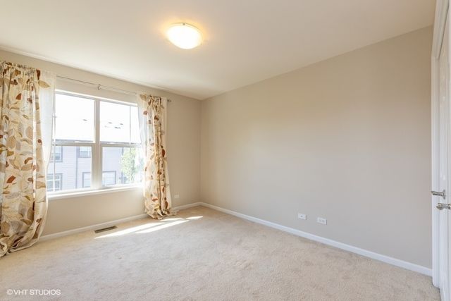 323 Aspen Pointe Road 323, Vernon Hills, IL 60061