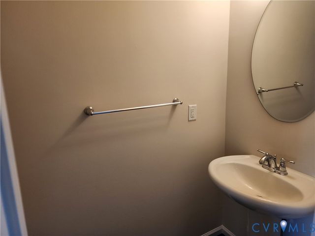 9031 Annex Ln, Mechanicsville, VA 23116