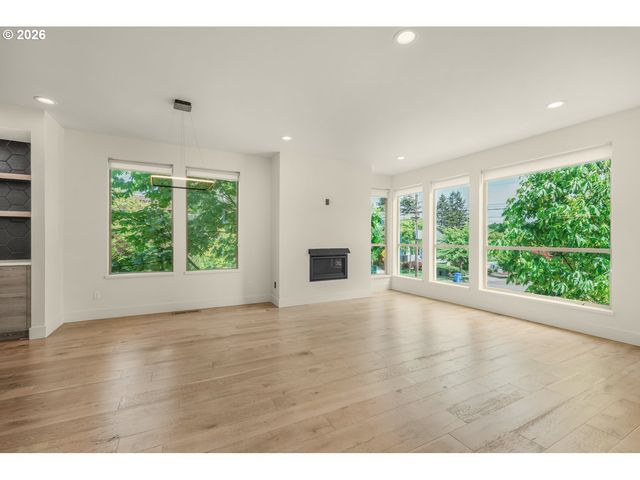 8057 Se 19TH Ave, Portland, OR 97202