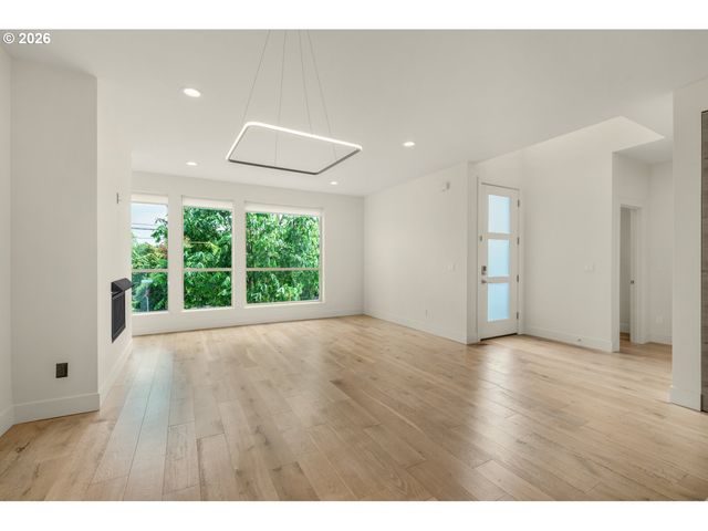 8057 Se 19TH Ave, Portland, OR 97202