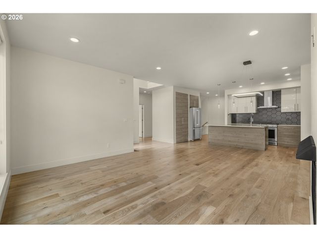 8057 Se 19TH Ave, Portland, OR 97202