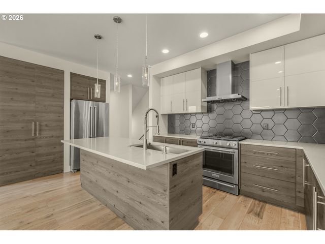 8057 Se 19TH Ave, Portland, OR 97202