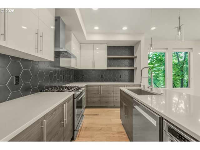 8057 Se 19TH Ave, Portland, OR 97202