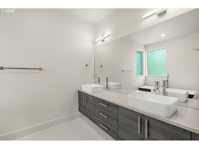 8057 Se 19TH Ave, Portland, OR 97202