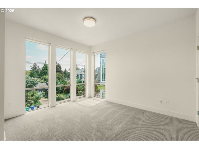 8057 Se 19TH Ave, Portland, OR 97202
