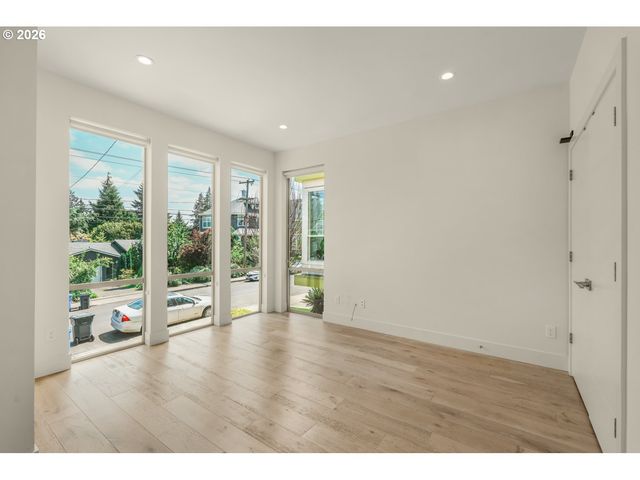 8057 Se 19TH Ave, Portland, OR 97202