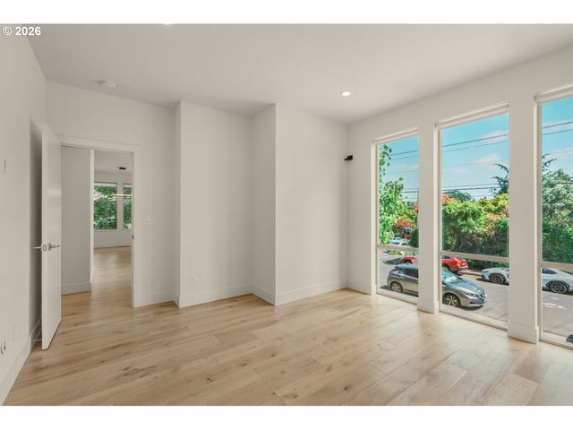8057 Se 19TH Ave, Portland, OR 97202