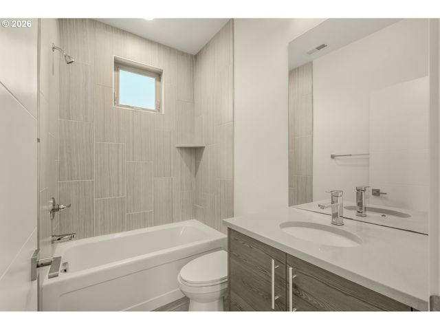 8057 Se 19TH Ave, Portland, OR 97202