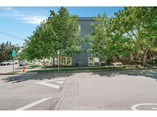 8057 Se 19TH Ave, Portland, OR 97202