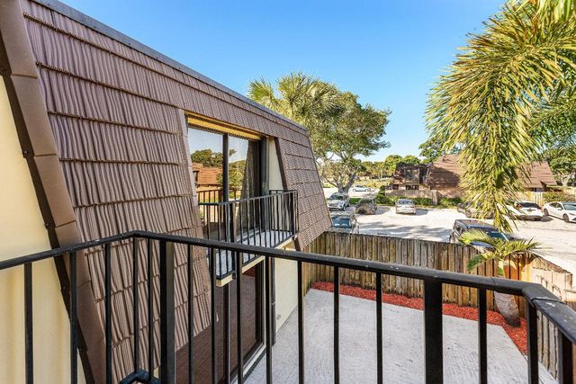 610 6th Court, Palm Beach Gardens, FL 33410