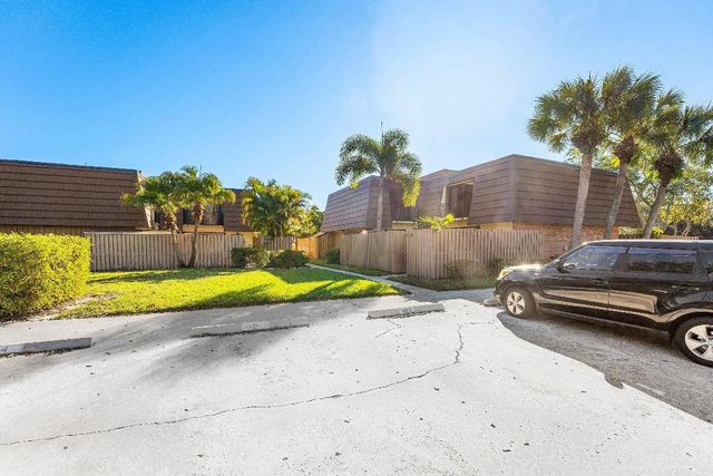 610 6th Court, Palm Beach Gardens, FL 33410